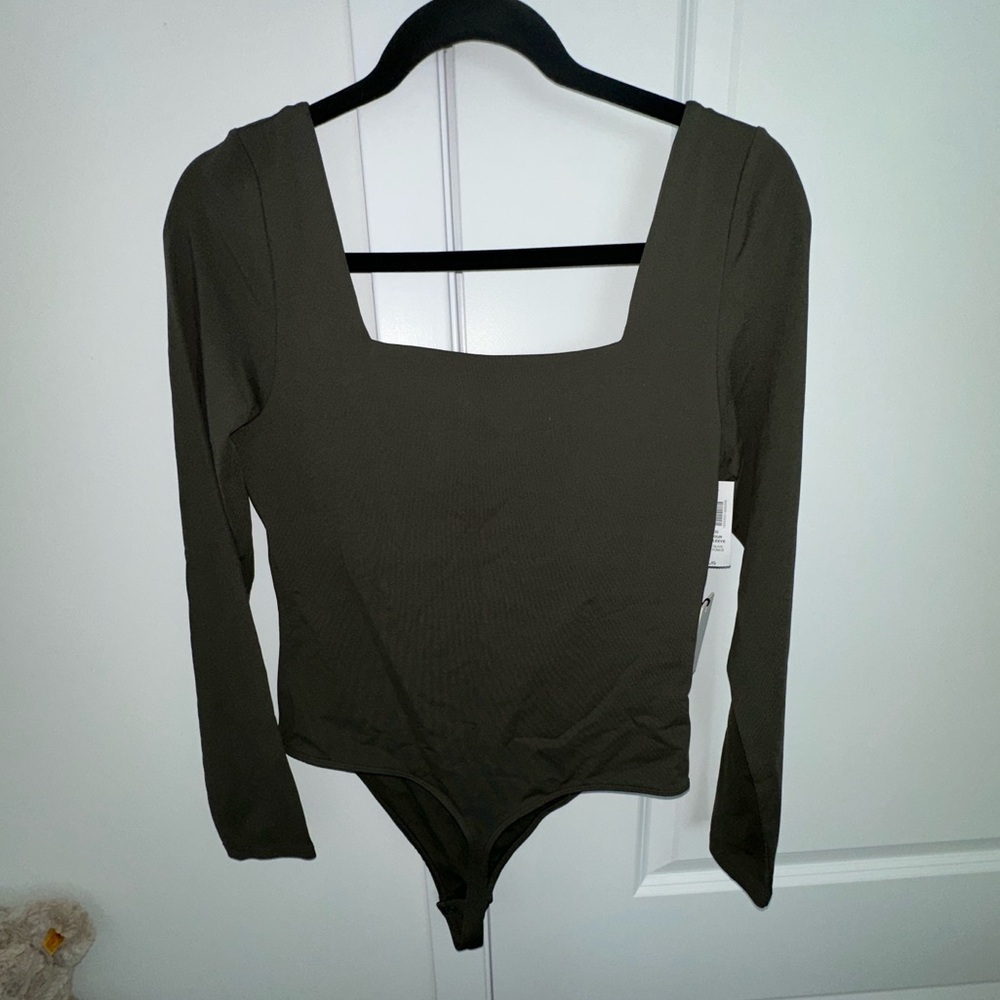 💚 Aritzia Babaton Olive Square-Neck Bodysuit | Size L | NWT - Picture 8 of 8